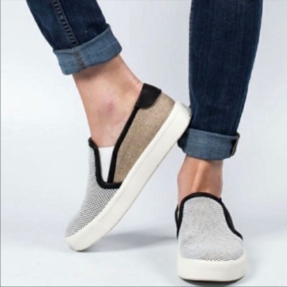 Vince Bram Leather Trim Sneakers Mesh Slip On Shoes Size 8.5 - Picture 1 of 9